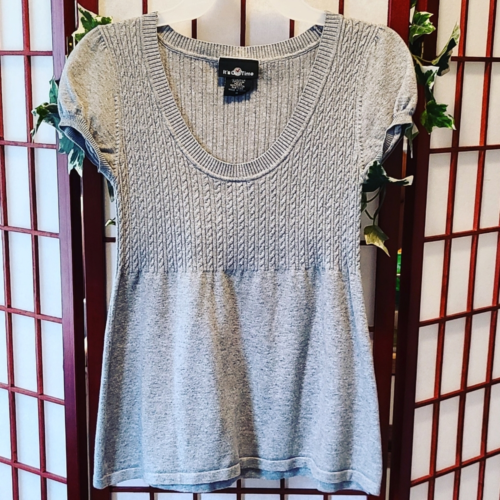 Gray Short sleeve Knit Top/ M